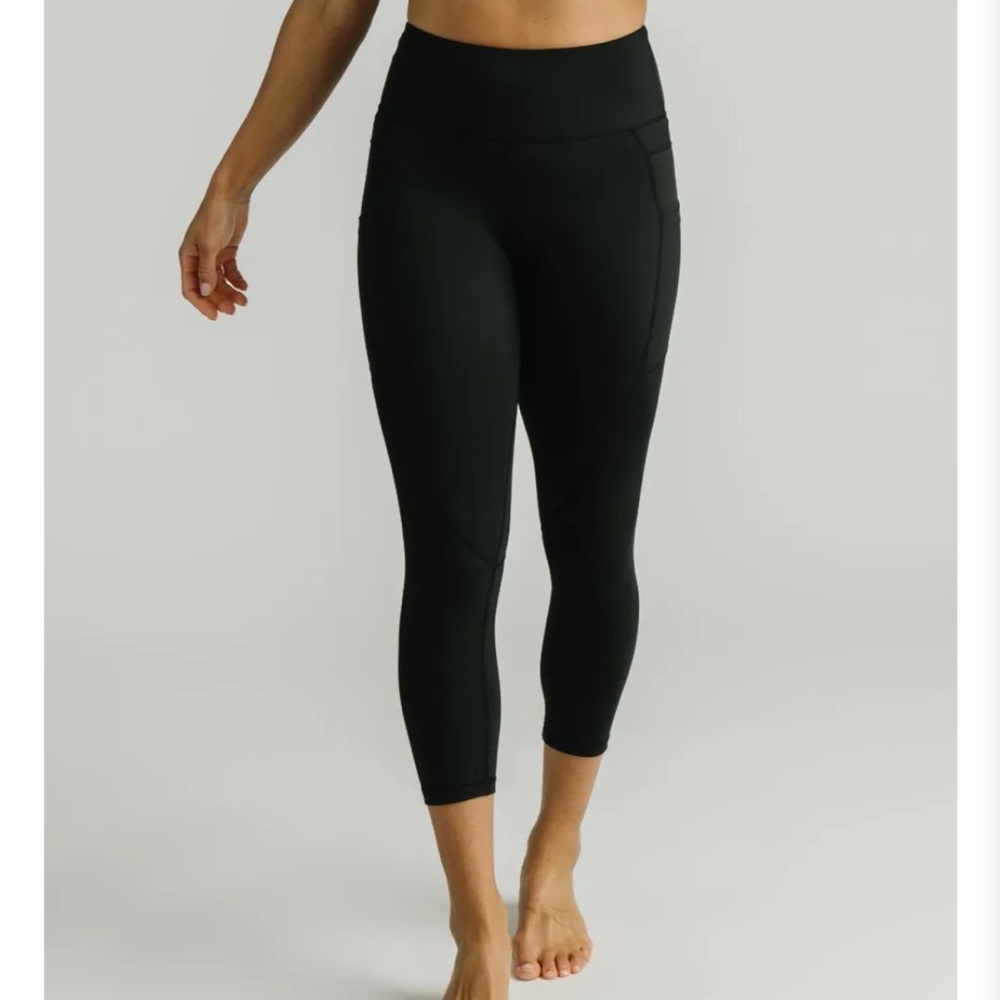 Black Pocket LnT Hi-rise Capri RC (20in) - Picture 2 of 6